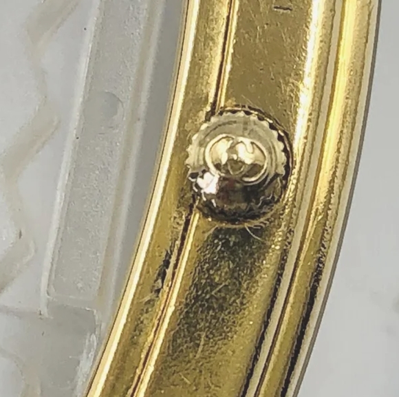 GUCCI Women's 2600L Quartz Watch St.Steel Gold Plated - Picture 16 of 16